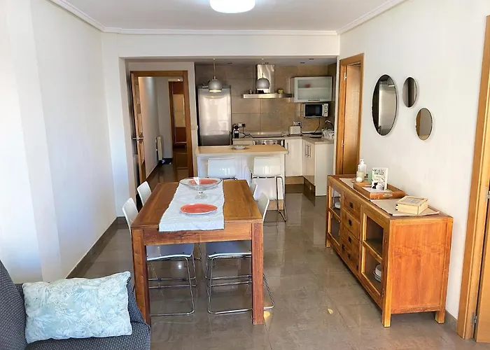 Renovated Apartment Steps Away From The Beach